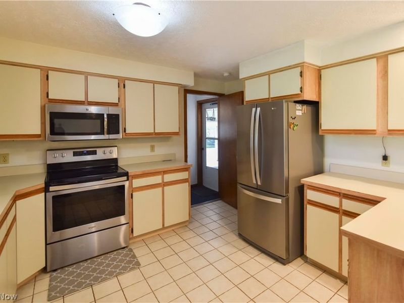 13530 Amodio Avenue NW, Uniontown, OH 44685 Photo 9