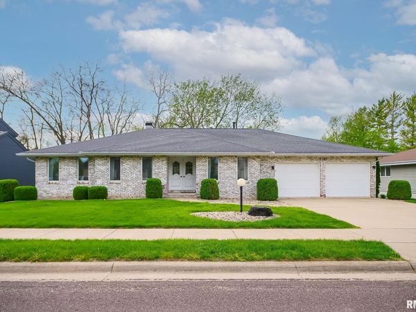 6305 N SUFFOLK Drive, Peoria, IL 61615