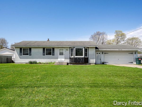 7117 Sunset Avenue, Jenison, MI 49428
