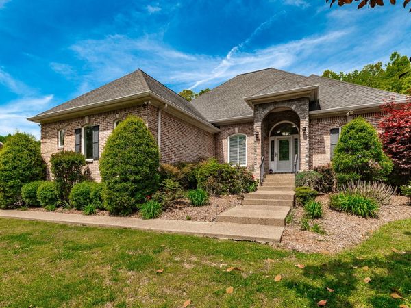 8044 Charlotte Pike, Nashville, TN 37221