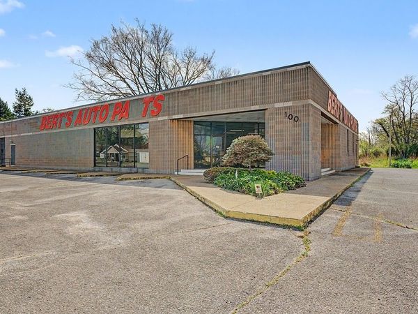 100 Hopkinsville St , Russellville, KY 42276