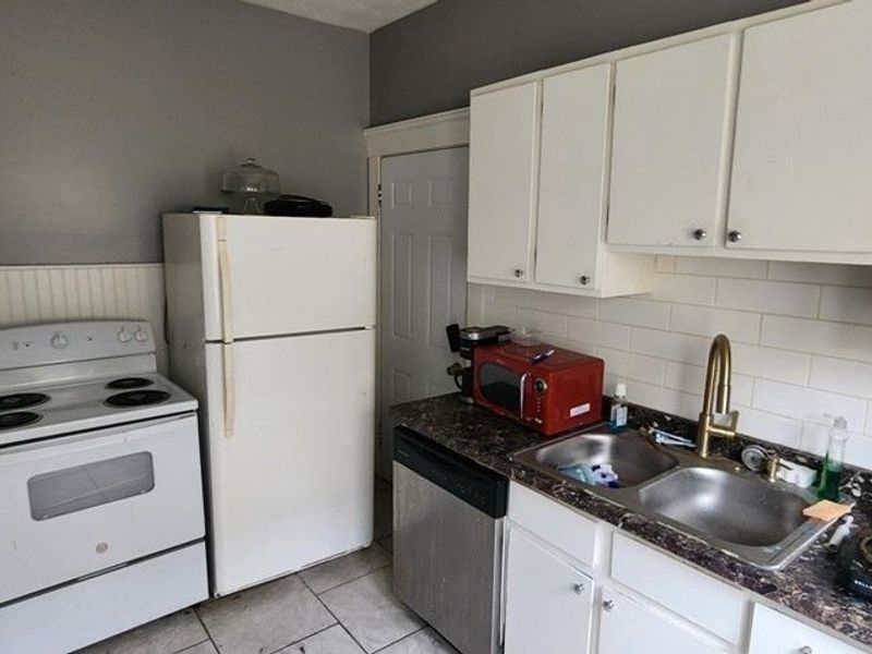 3868 W 19 , Cleveland, OH 44109 Photo 5