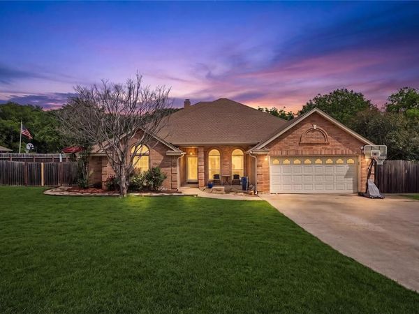 1557 Woodbee Court, Azle, TX 76020