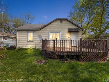 228 W Columbia Avenue, Pontiac, MI 48340