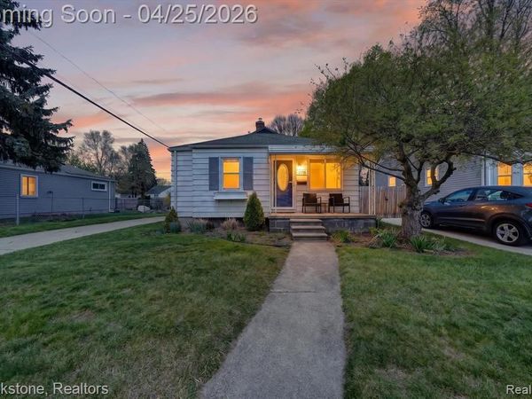 1715 Brockton Avenue, Royal Oak, MI 48067