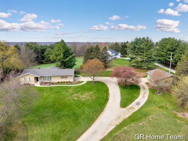 867 Cramton Avenue NE, Ada, MI 49301