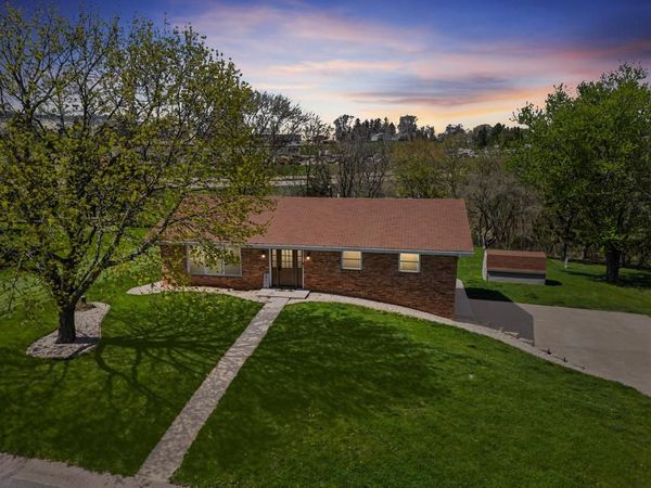 10515 Cedar Point Ct., Dubuque, IA 52003