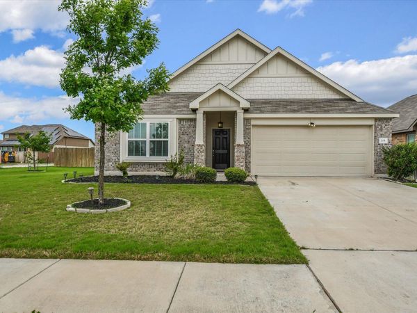 201 Pearland ST , Hutto, TX 78634