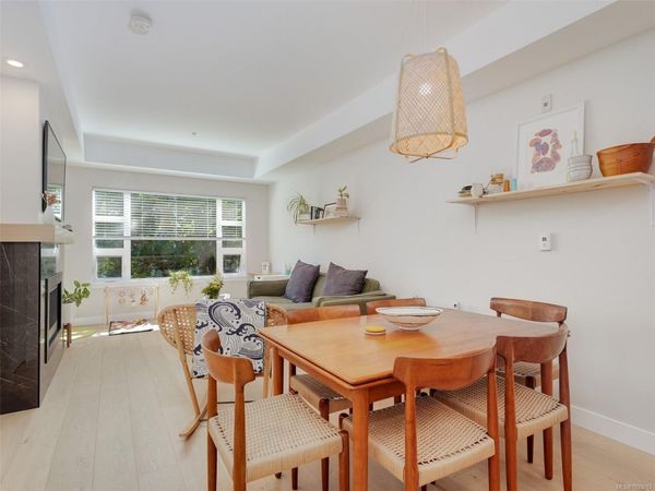 9861 Third St , Unit 206, Sidney, BC V8L 3A8