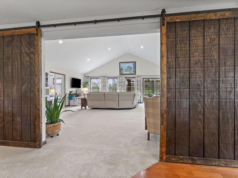 21146 Floralwood Drive , Howard, OH 43028 Photo 17