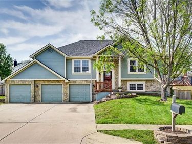 707 E 18th Street, Kearney, MO 64060