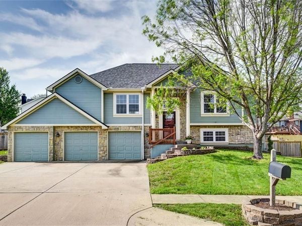 707 E 18th Street, Kearney, MO 64060