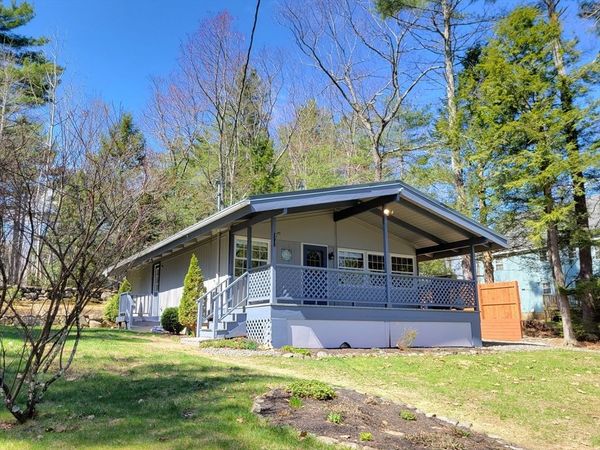 23 Iroquois Ave., Hubbardston, MA 01452