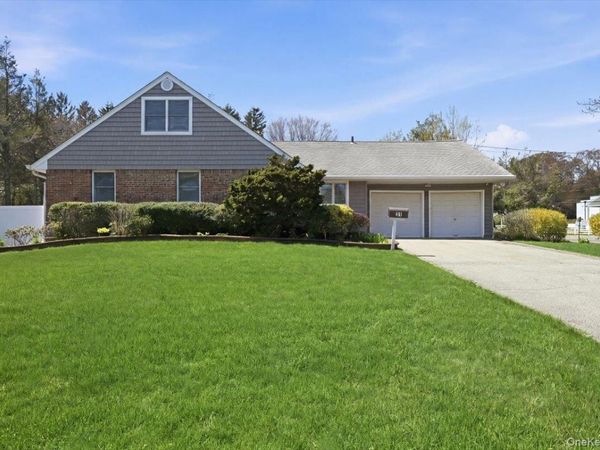 31 Chelsea Drive, Syosset, NY 11791