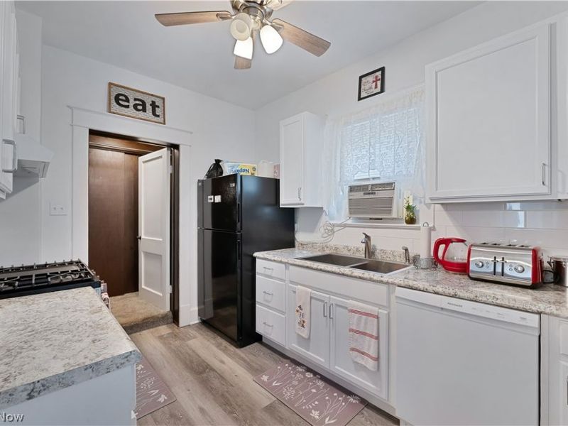 273 Maplewood Avenue , Struthers, OH 44471 Photo 6