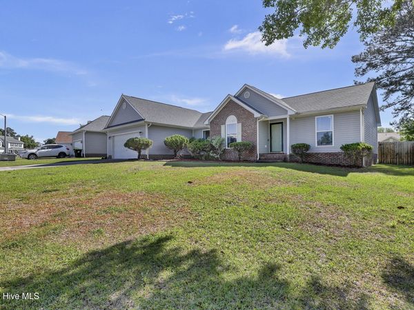 527 Raintree Road , Jacksonville, NC 28540