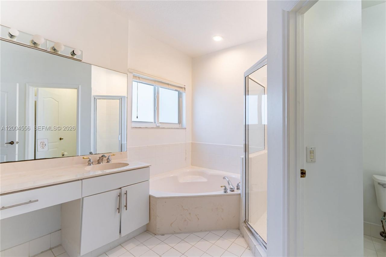 5869 NW 108th Pl, Doral, FL 33178 Photo