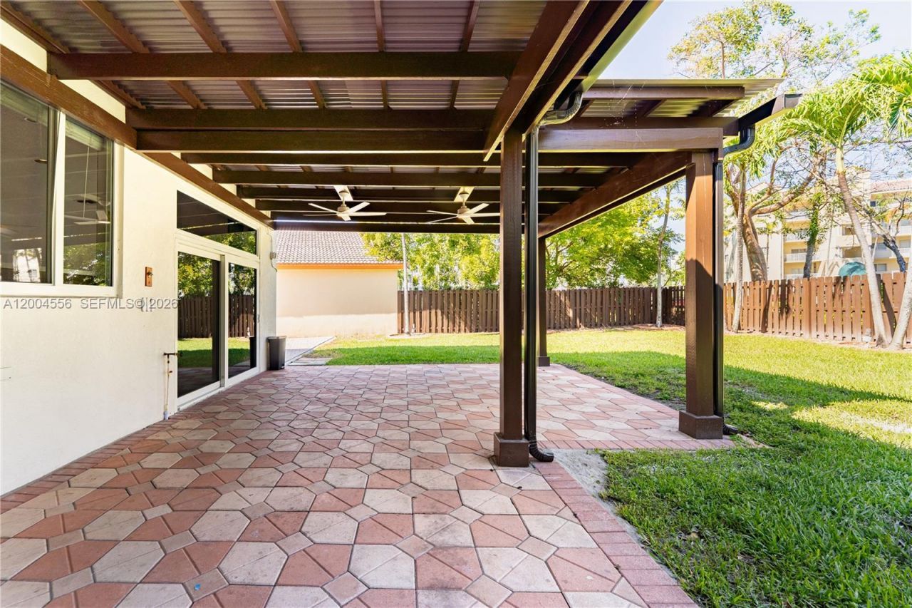 5869 NW 108th Pl, Doral, FL 33178 Photo