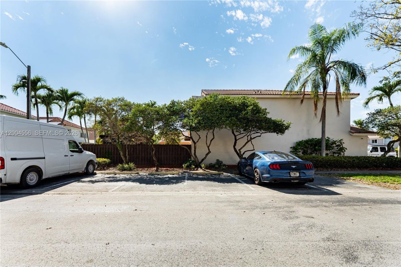 5869 NW 108th Pl, Doral, FL 33178 Photo