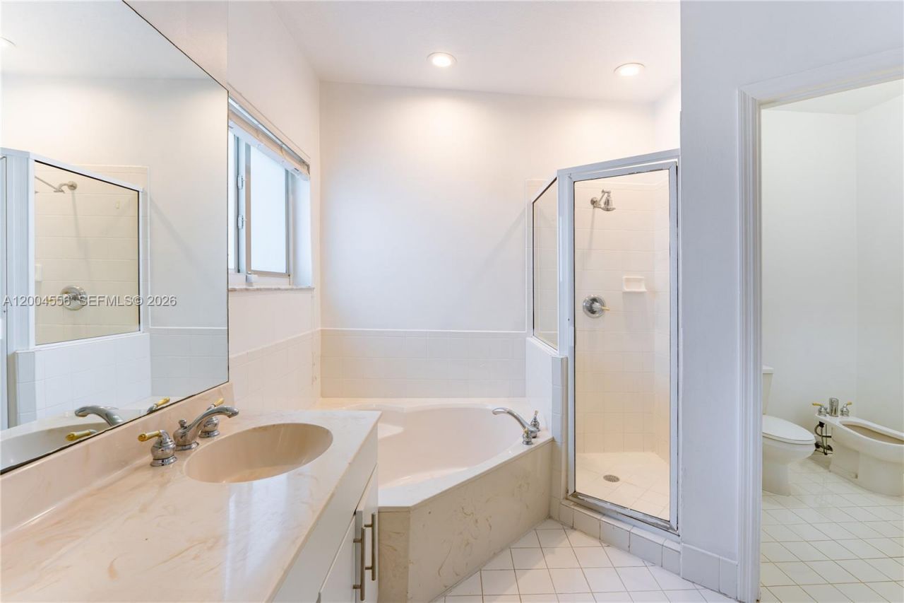 5869 NW 108th Pl, Doral, FL 33178 Photo