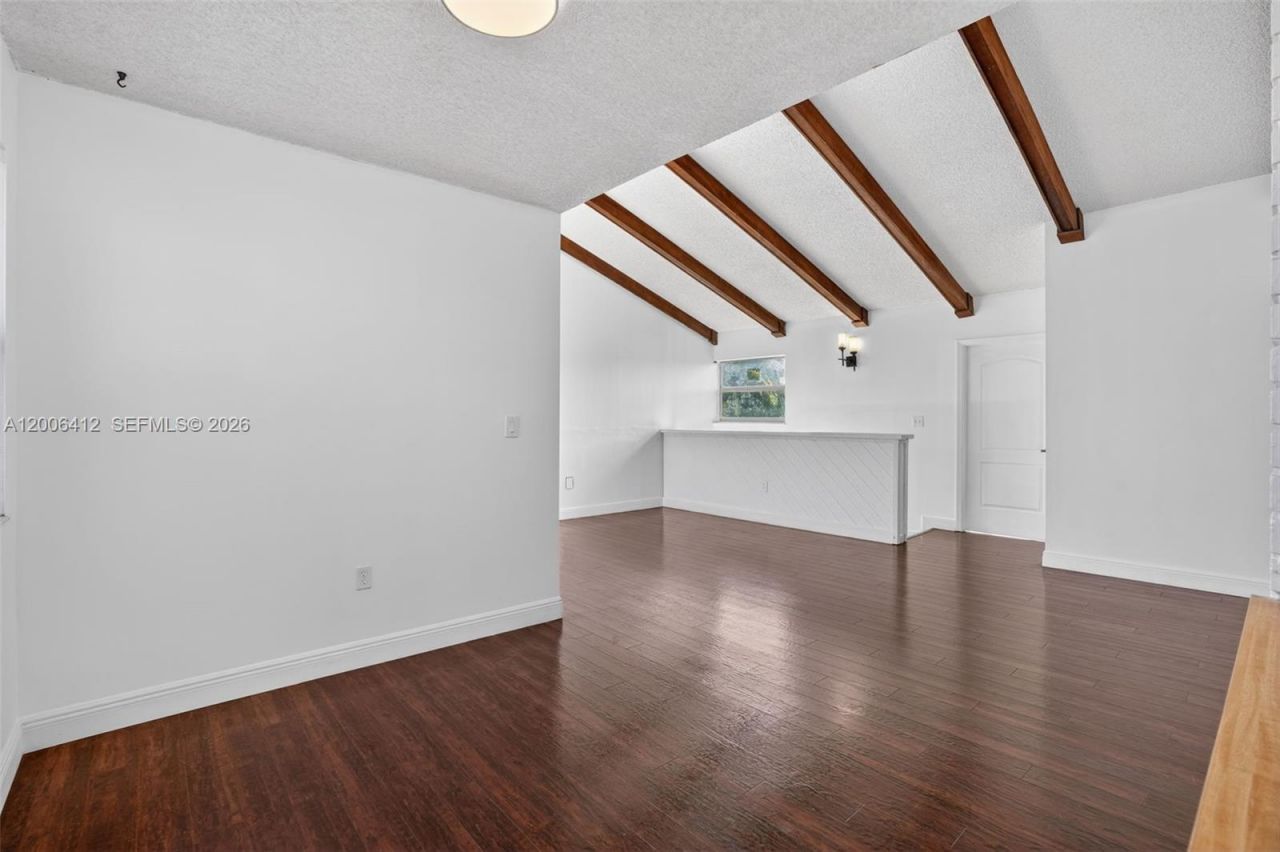 10302 NW 9th St Cir , Unit 204, Miami, FL 33172 Photo