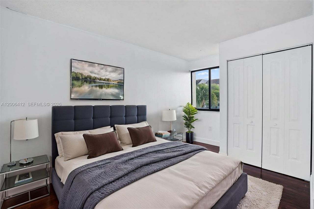 10302 NW 9th St Cir , Unit 204, Miami, FL 33172 Photo