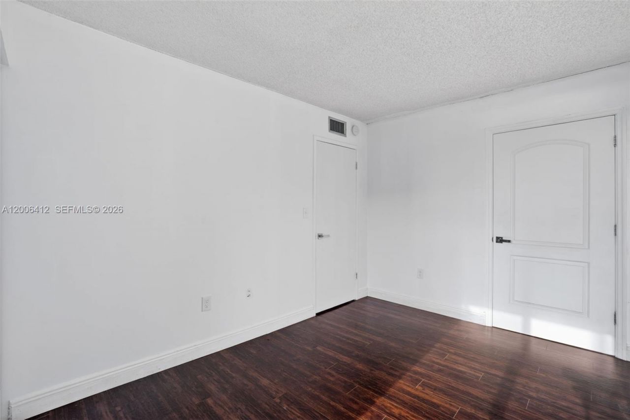 10302 NW 9th St Cir , Unit 204, Miami, FL 33172 Photo