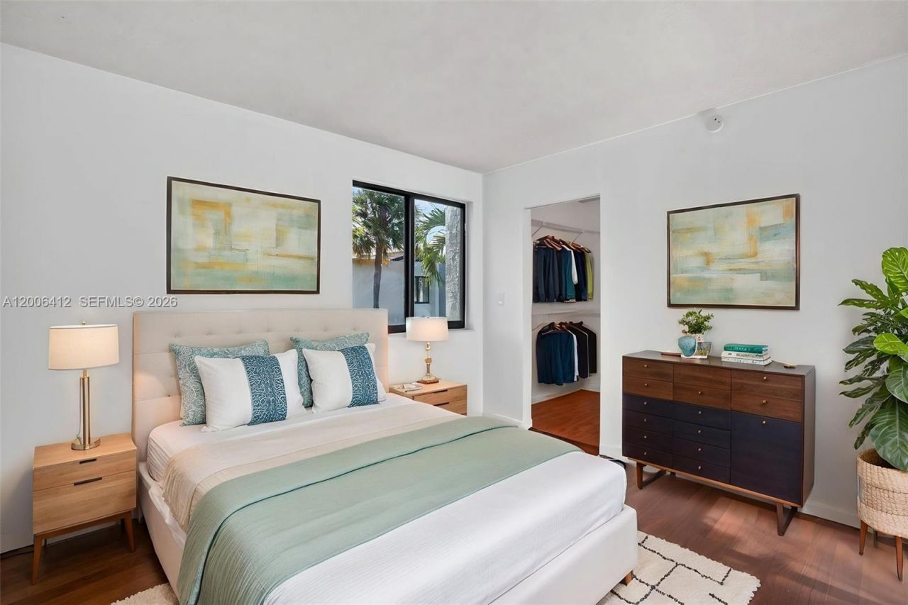 10302 NW 9th St Cir , Unit 204, Miami, FL 33172 Photo
