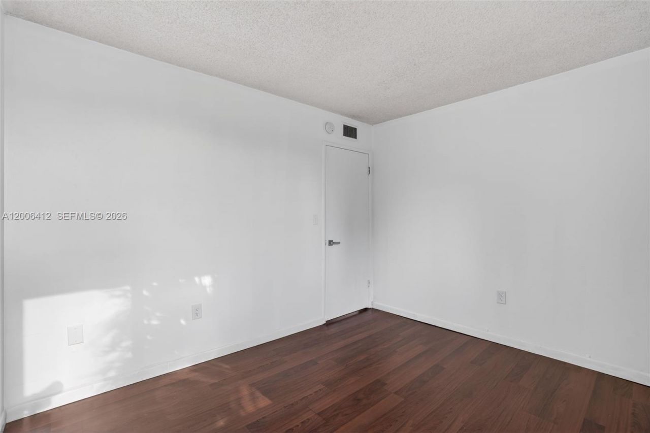 10302 NW 9th St Cir , Unit 204, Miami, FL 33172 Photo