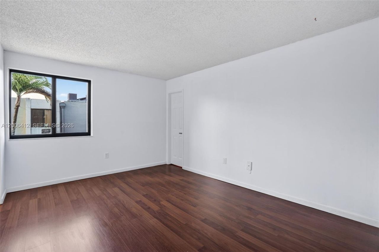 10302 NW 9th St Cir , Unit 204, Miami, FL 33172 Photo
