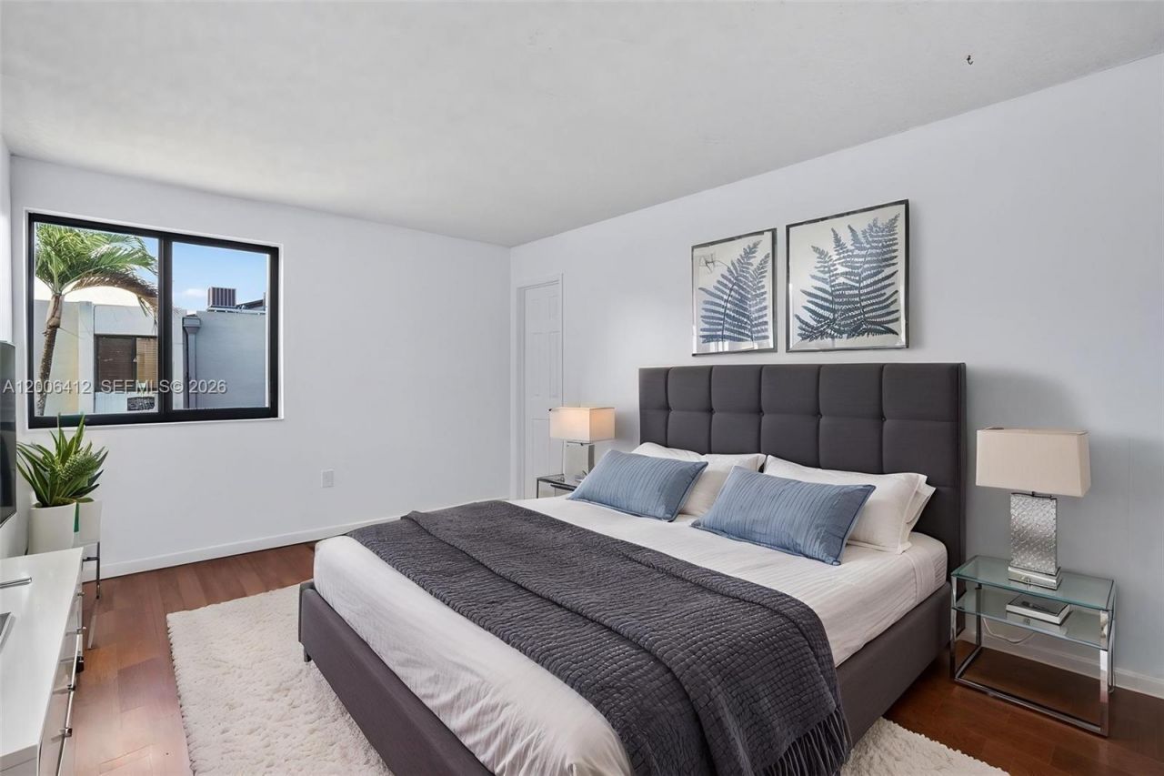 10302 NW 9th St Cir , Unit 204, Miami, FL 33172 Photo