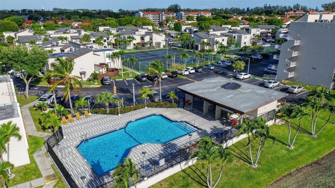 10302 NW 9th St Cir , Unit 204, Miami, FL 33172 Photo