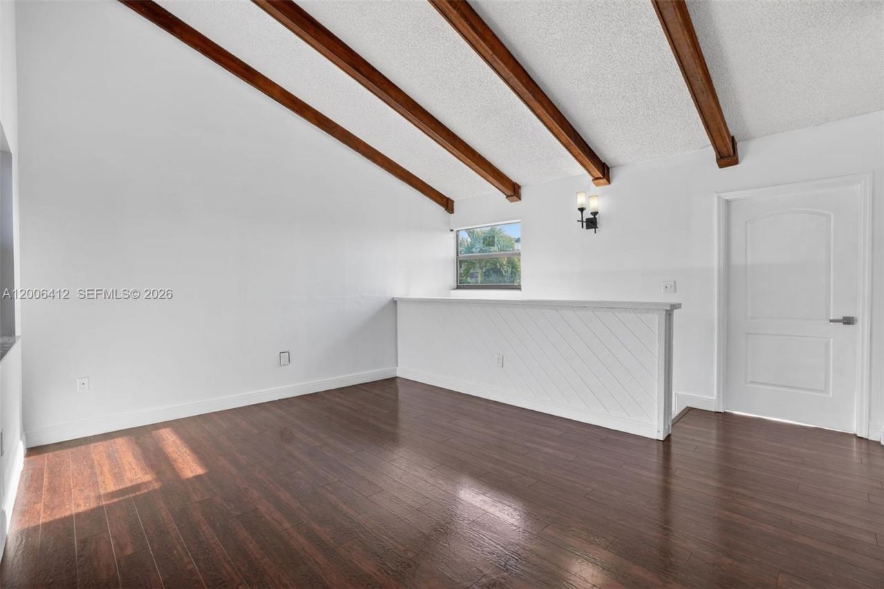 10302 NW 9th St Cir , Unit 204, Miami, FL 33172 Photo
