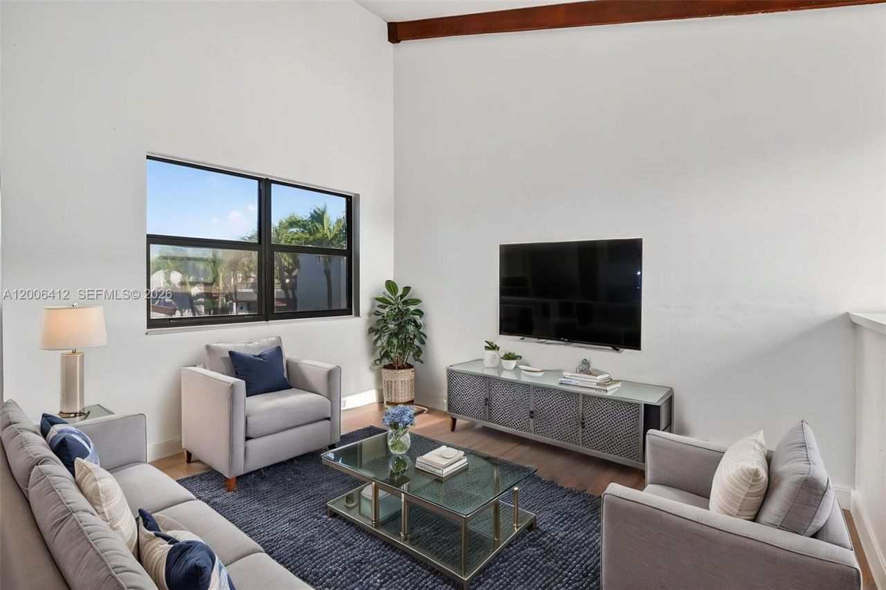 10302 NW 9th St Cir , Unit 204, Miami, FL 33172 Photo