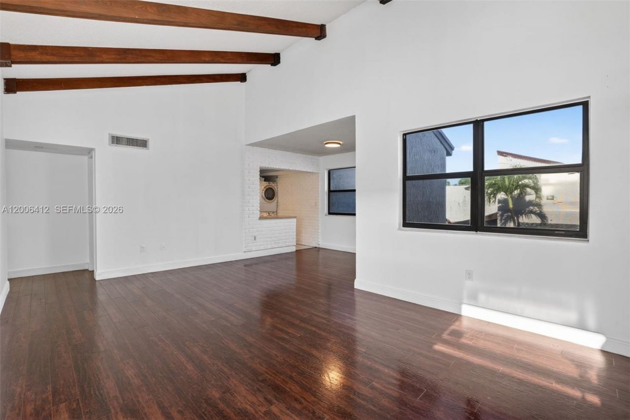 10302 NW 9th St Cir , Unit 204, Miami, FL 33172 Photo