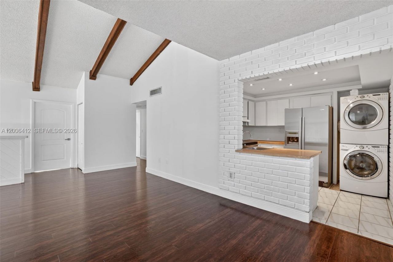 10302 NW 9th St Cir , Unit 204, Miami, FL 33172 Photo
