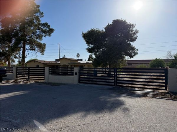 535 Straight Street , Las Vegas, NV 89110