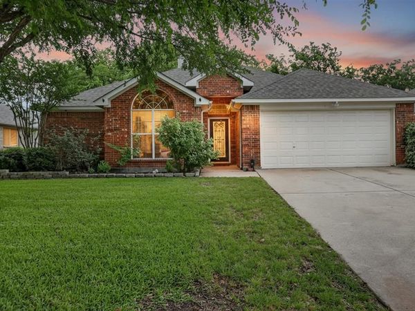 924 Chestnut Lane , Saginaw, TX 76179