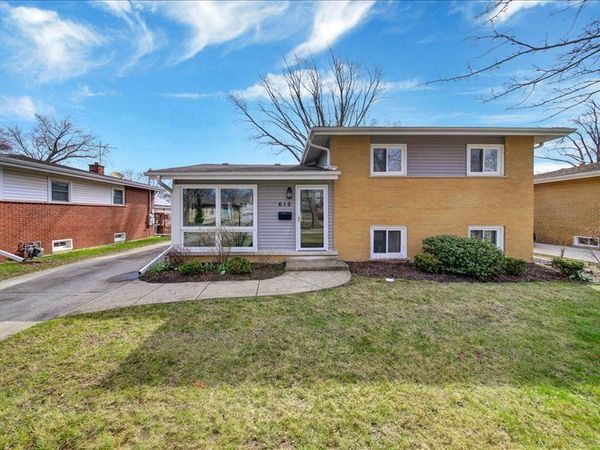 615 N Prospect Manor Avenue , Mount Prospect, IL 60056