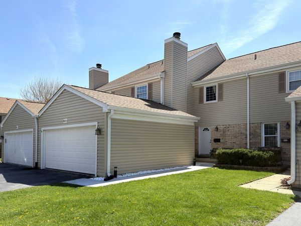 823 Banyan Drive , Elk Grove Village, IL 60007