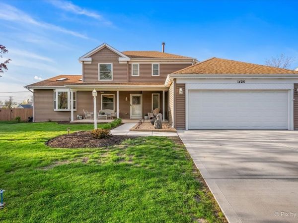 1425 Iris Avenue , Carol Stream, IL 60188