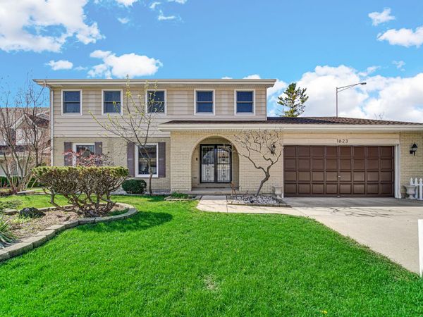 1623 W Bray Court , Arlington Heights, IL 60005