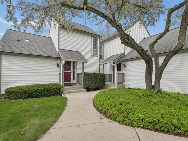 938 Chase Court , Gurnee, IL 60031