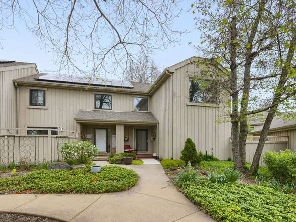 561 Old Barn Road , Lake Barrington, IL 60010