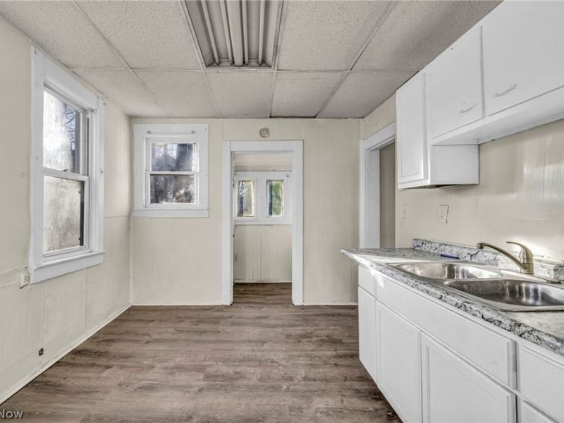 8110 Melrose Avenue , Cleveland, OH 44103 Photo 16