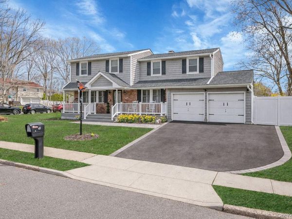 1 Hooper Court , Port Jefferson Station, NY 11776