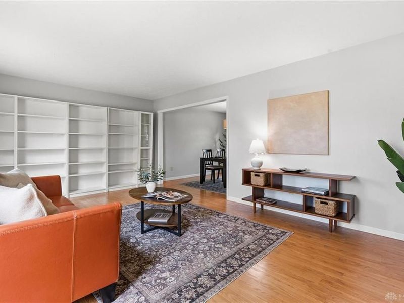 8750 Castlecreek, Centerville, OH 45458 Photo 6