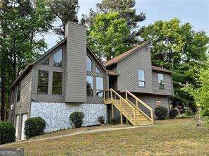 2592 Deerfield Circle Sw, Marietta, GA 30064 Main Photo