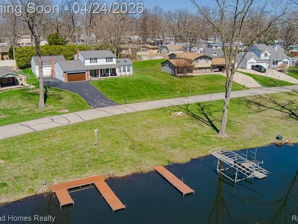 4040 Rollins Avenue, Waterford Twp, MI 48329
