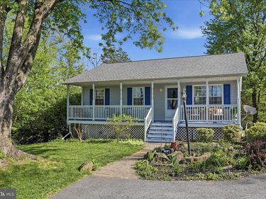 380 GRANNY SMITH ROAD, LINDEN, VA 22642
